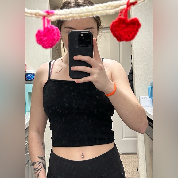 LOT (6) cropped tank tops, all size SMALL - Picture 5 of 8